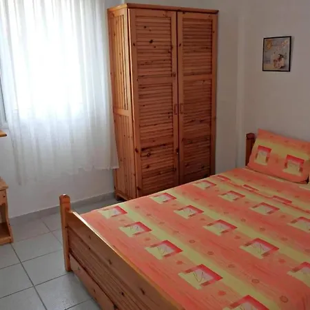 Aparthotel Fouli House *