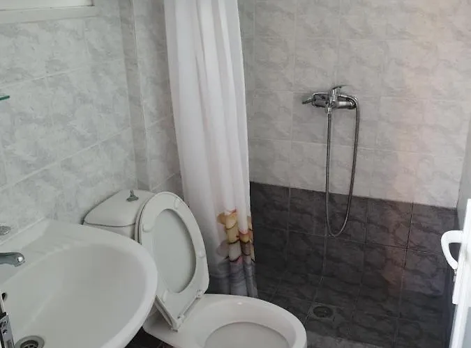 Aparthotel Fouli House *