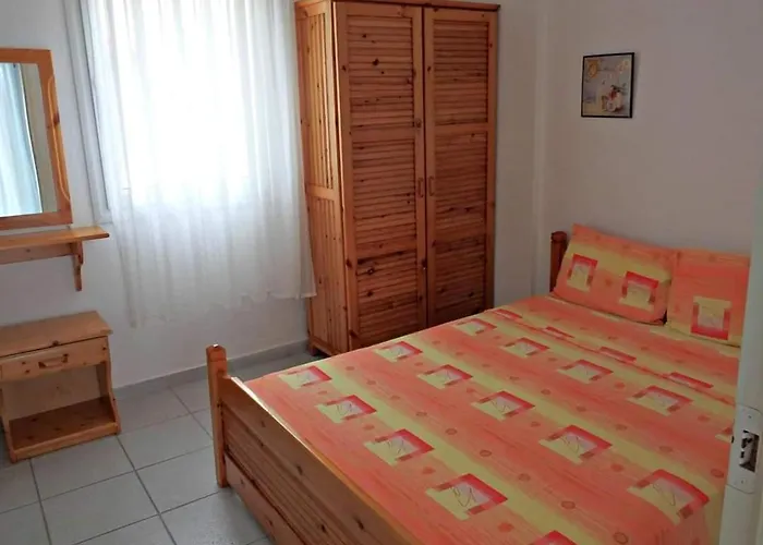 Aparthotel Fouli House *